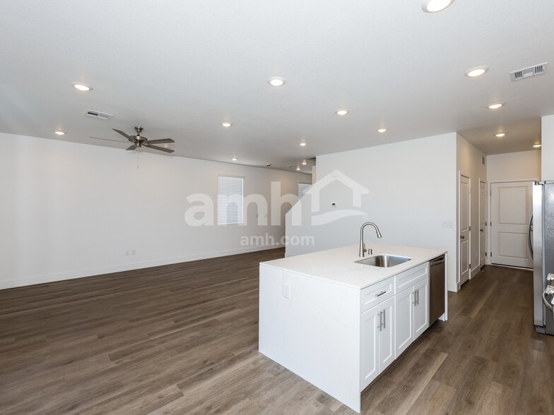 Building Photo - 9572 Marchmont Rd
