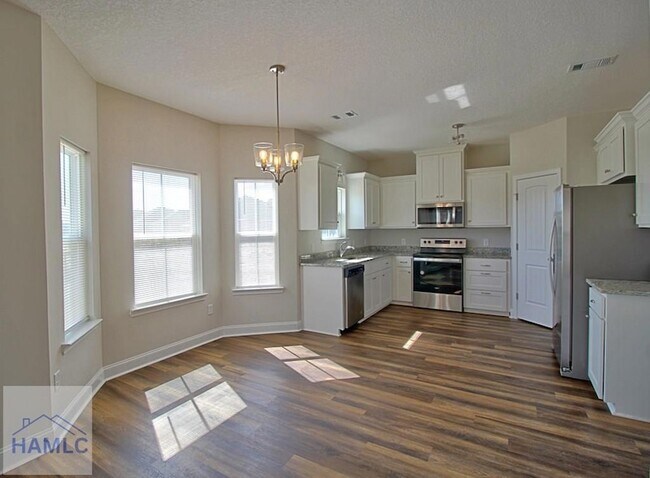 Building Photo - 180 Mcclelland Lp NE