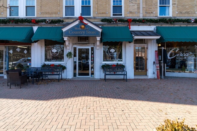 Building Photo - 18 Hubbard Pl