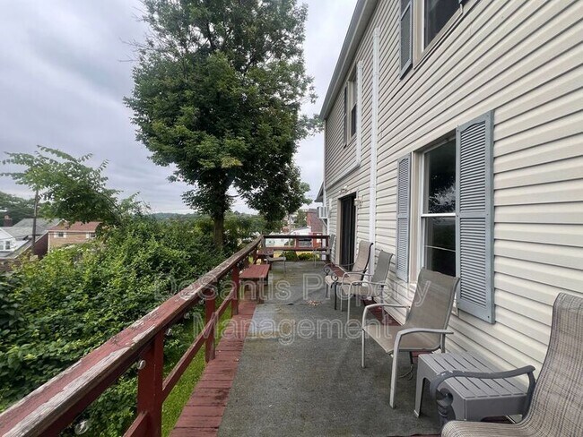 Building Photo - 1632 Steuben St