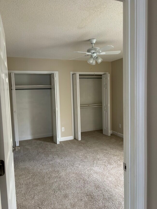 Building Photo - 162 W Hampton St