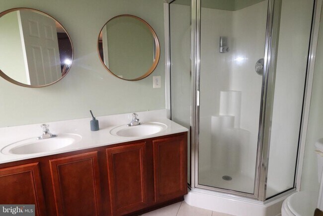 Building Photo - 104 Stingray Ct