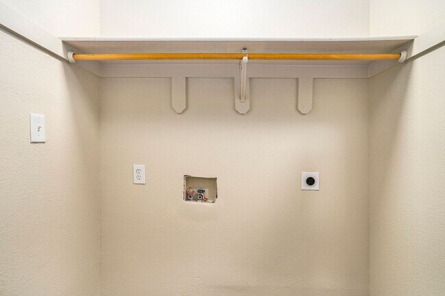 Building Photo - Updated 3/1 with Granite Counter Tops and Refrigerator Included!