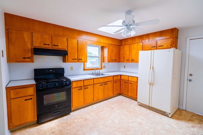 Building Photo - 326 Grovers Ave