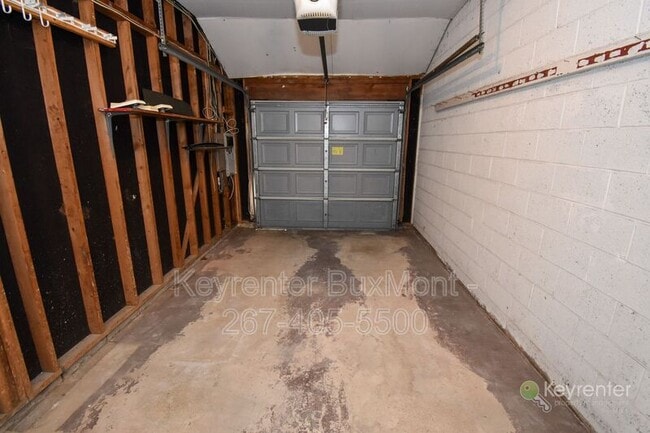 Building Photo - 5 Sandy Ridge Dr