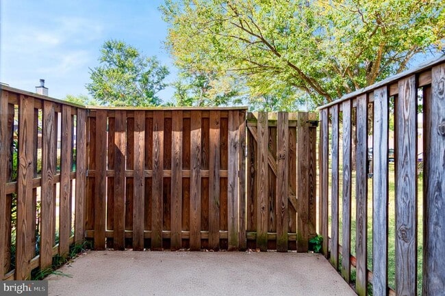 Building Photo - 9021 Sandalwood Dr