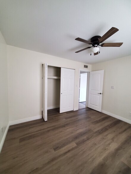 Building Photo - 2725 S Azalea Dr