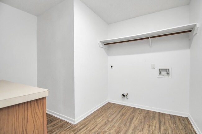 Building Photo - 8723 Rocky Valley Dr