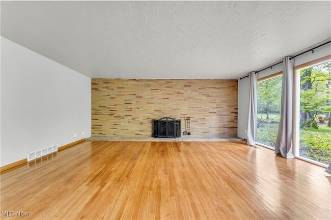 Building Photo - 6481 Glenwillow Dr