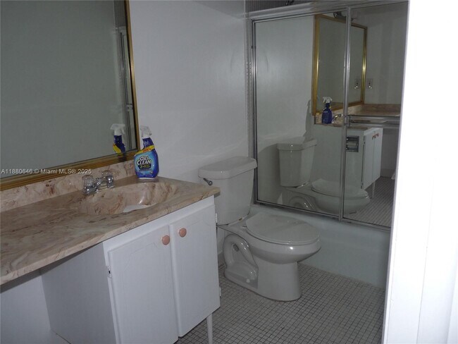 Building Photo - 14211 N Kendall Dr