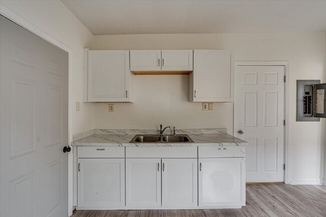 Building Photo - 555 Dodson Ave