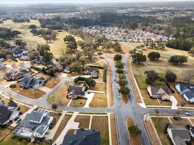 Building Photo - 3078 Dickinson Dr