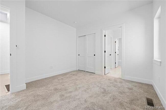 Building Photo - First Month on Us!  Gorgeous Contemporary ...
