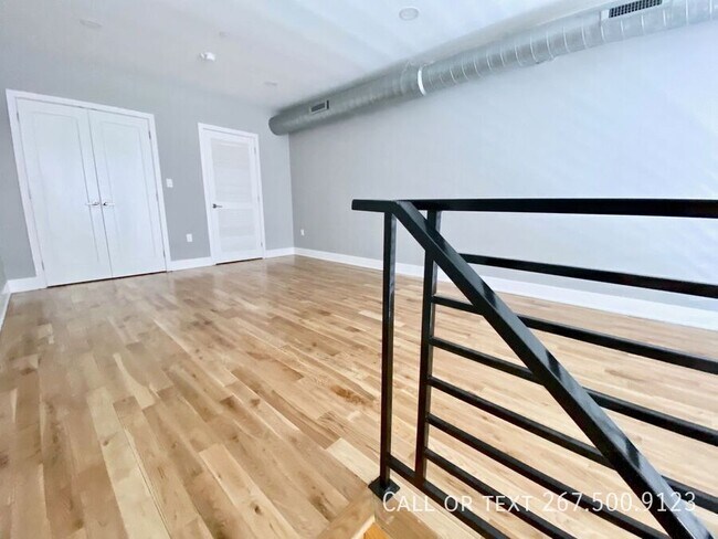 Building Photo - 1523 W Girard Ave