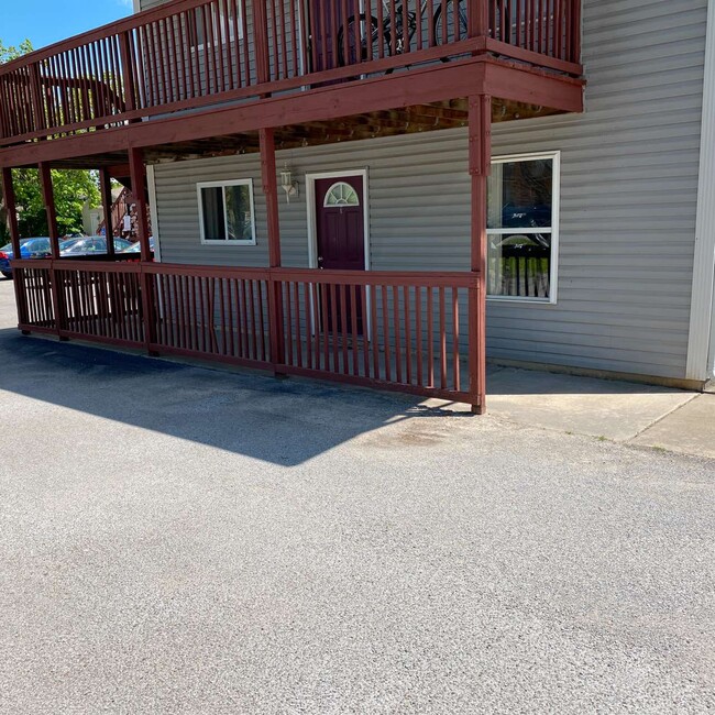 Building Photo - 317 E Mill St