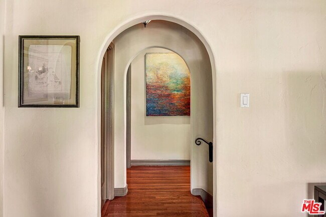 Building Photo - 855 N La Jolla Ave