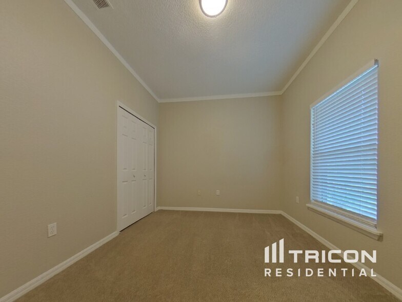 Building Photo - 1692 Brolga St