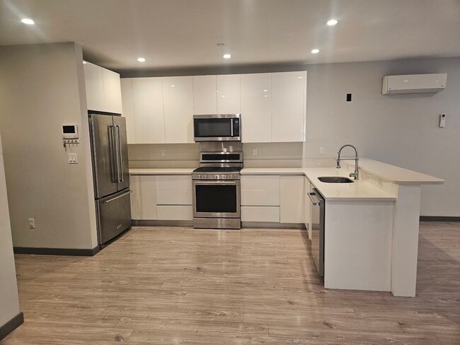 Building Photo - 145 Newbury Ave