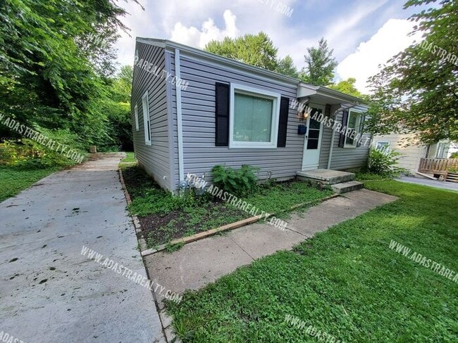Building Photo - 2 Bedroom Waldo Charmer!!-Available in AUG...