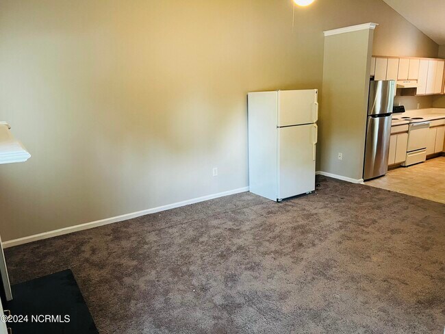 Building Photo - 1810 Summerhaven Dr