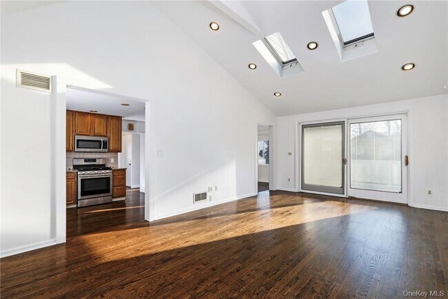 Building Photo - 6 Club Way