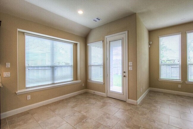 Building Photo - 123 Colton Ct