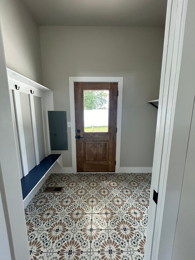 Building Photo - 211 Auttie Cir