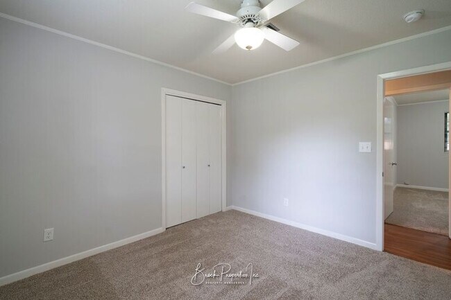 Building Photo - 6395 Duquesne Dr