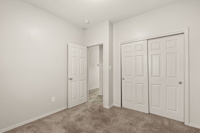 Building Photo - 8416 Magenta Rd NW