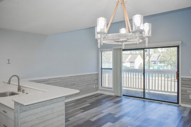 Building Photo - Beautiful two, bedroom two bath Condo in Little River