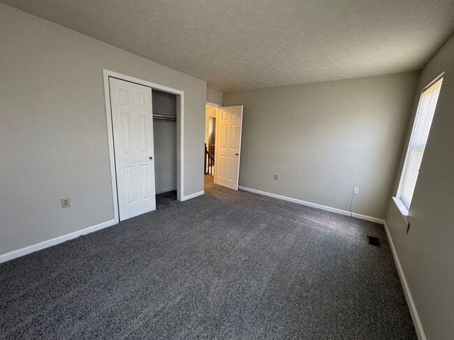 Building Photo - Eagle Creek 3 Bed 2.5 Bath
