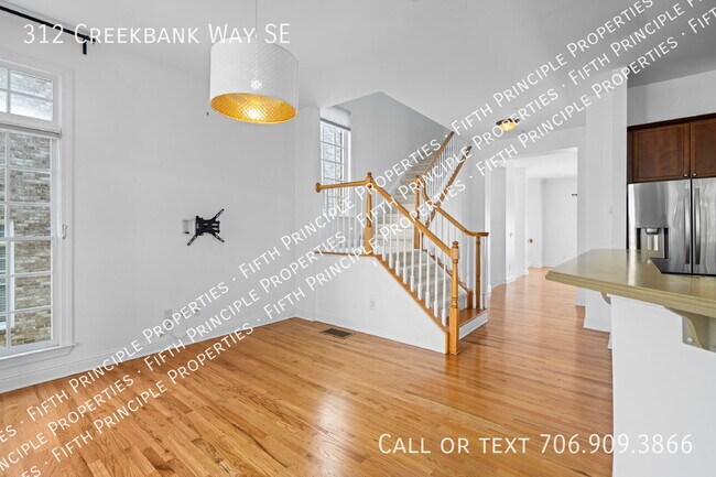 Building Photo - 312 Creekbank Way SE