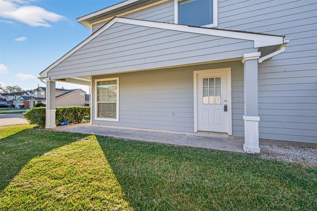 Building Photo - 3006 Palace Oaks Dr