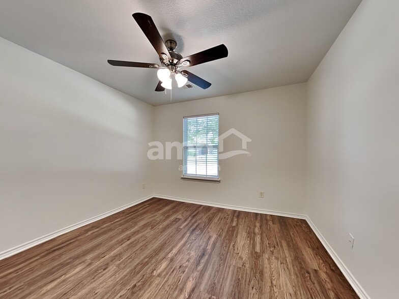 Building Photo - 1922 Cross Oaks Dr