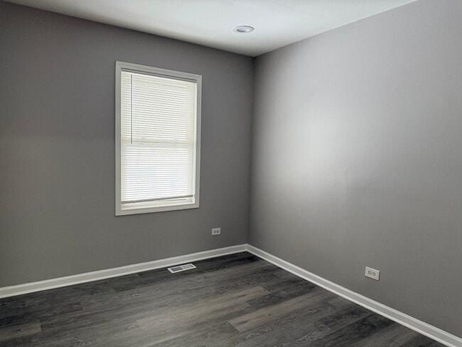 Building Photo - 282 Sioux Dr