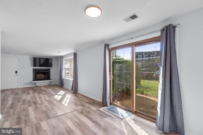 Building Photo - 1225 Danielle Dr