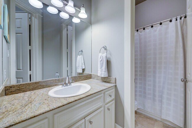 Building Photo - 1126 W 17th St