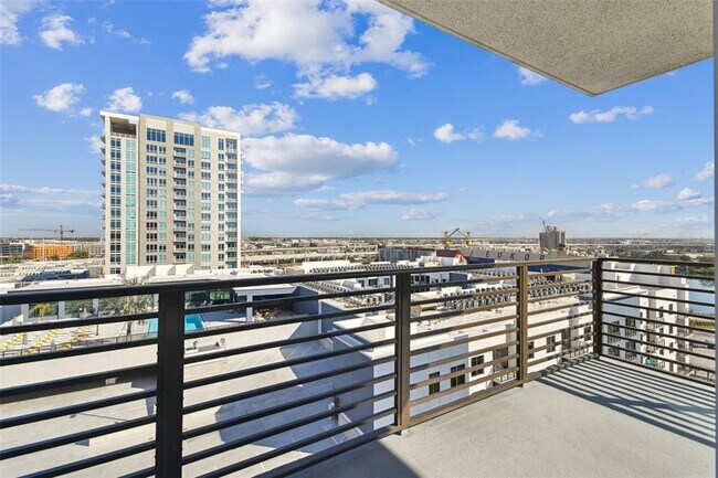 Building Photo - 1208 E Kennedy Blvd