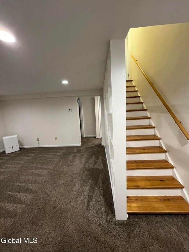 Building Photo - 36 Glenville St