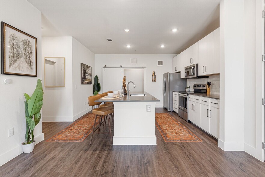 Building Photo - 7522 1/2 West Slaughter Lane-SI FL1-ID1537449P