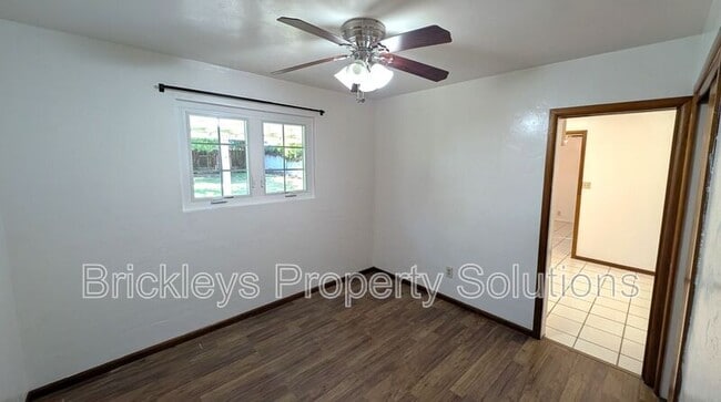 Building Photo - 1435 E Cedar St