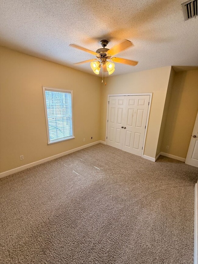 Building Photo - 2409 Riverside Dr