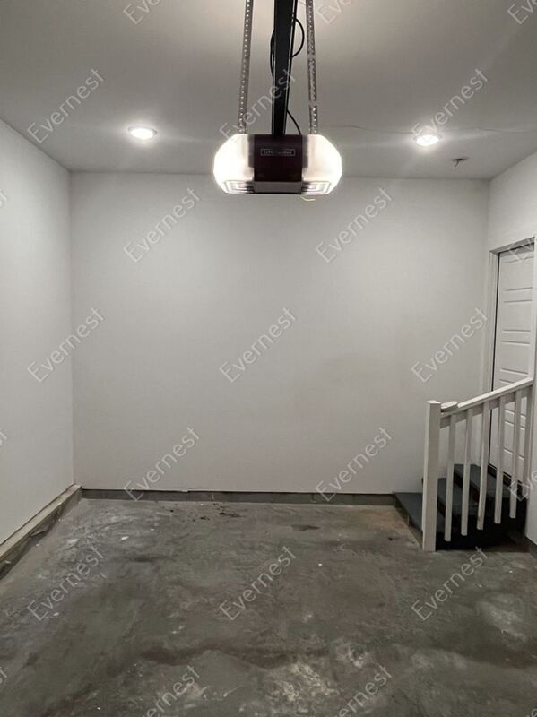 Building Photo - 916 Crescent Hill Rd