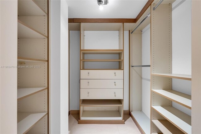 Building Photo - 141 Crandon Blvd