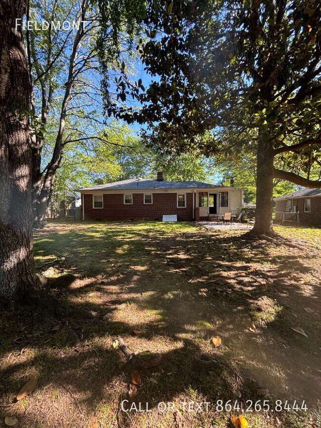 Building Photo - 104 Crescent Ridge Dr