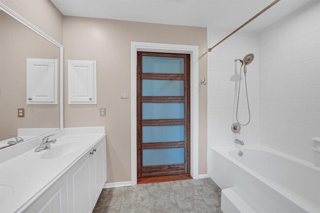 Building Photo - 14 Scarlet Woods Ct