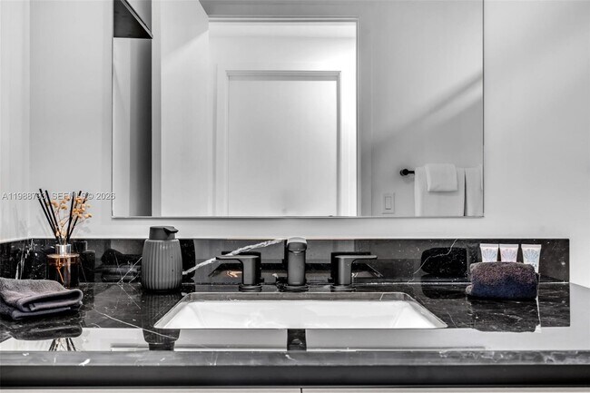 Building Photo - 225 N Miami Ave