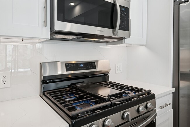 Building Photo - 32 Jones St