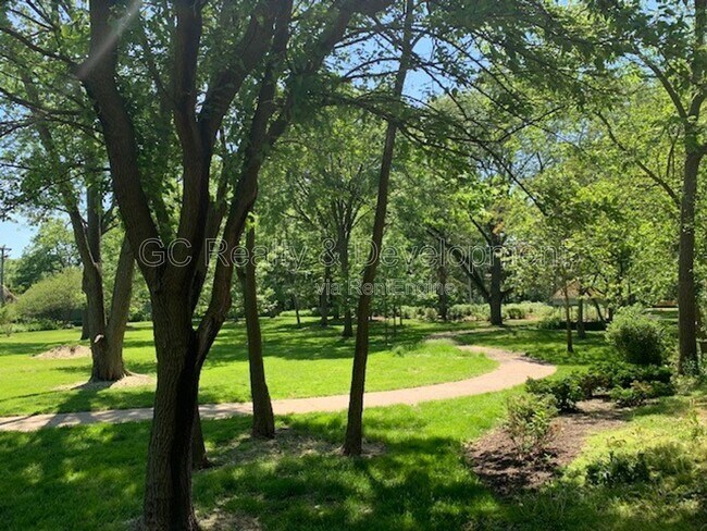 Building Photo - 12 Simpson St