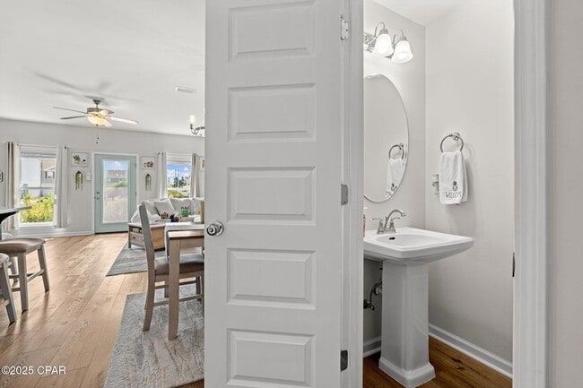 Building Photo - 326 Raven Ln